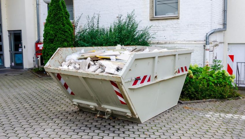 Locacao de Cacambas no Centro de Curitiba Entenda as Regras e a Importancia do Servico